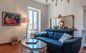 Santa Maria Maggiore Roomy And Bright Flat